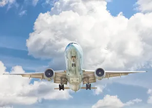 avion dans le ciel